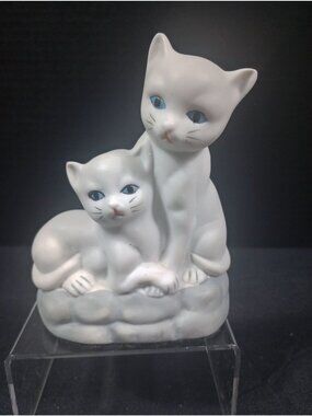 Vintage Flambro Ceramic Made in Taiwan Cat and Kitten Figurine